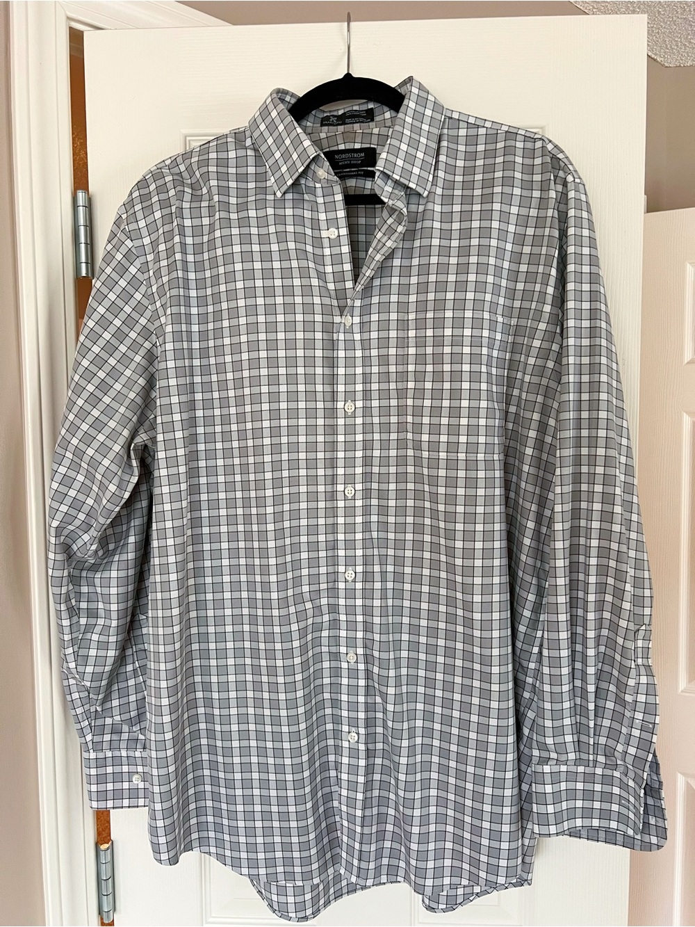 Nordstrom Men’s Wrinkle-Free Gray and White Plaid Button-Down Shirt